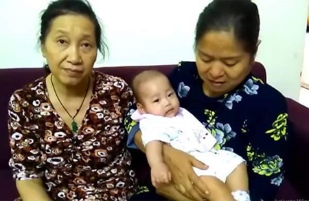 Bé gái gần 6 tháng tuổi bị bỏ rơi tại tầng 9 chung cư ở Hà Nội