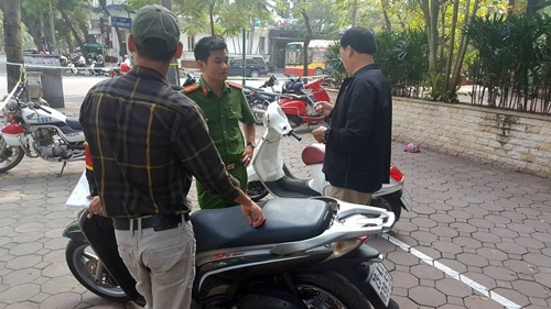 Hà Nội: Truy tìm chủ nhân của xe SH bị mất cắp