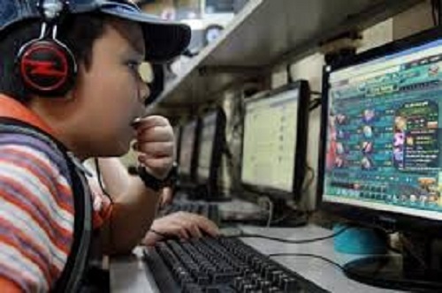 Bất lực khi con trai mê chơi điện tử bỏ bê học hành