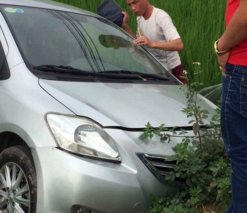 Mất lái, xe ô tô của “Hiệp gà” lao thẳng xuống ruộng