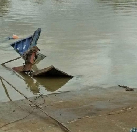 Chìm phà trên sông Đồng Nai, nhiều người thoát nạn trong gang tấc