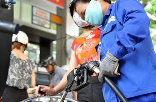 Giá xăng có thể giảm 700 đồng vào ngày mai