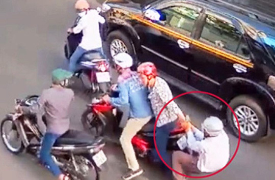 2 nghi phạm cướp xe Giám đốc Xí nghiệp điện nước bị khởi tố