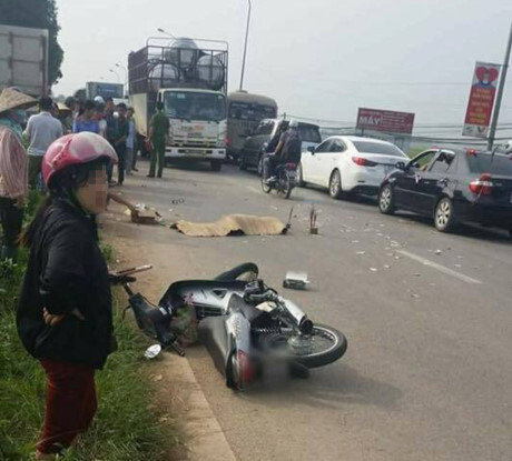 Va chạm ngã xuống đường, thiếu nữ 19 tuổi bị xe tải cán tử vong tại chỗ