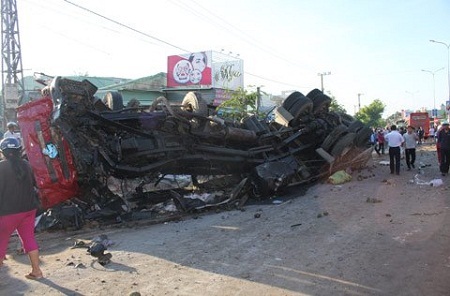 Vụ tai nạn giao thông ở Gia Lai, 13 người chết: Xe tải đâm gãy barie trạm thu phí ở tốc độ 65 km/h