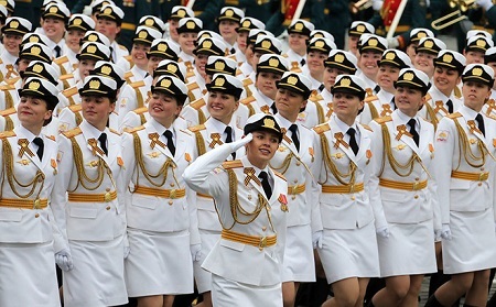 24h qua ảnh: Nữ binh sĩ Nga rạng ngời trong lễ duyệt binh Ngày Chiến thắng