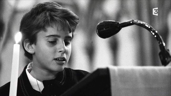 Tình sử của tân Tổng thống Pháp: Mối tình đầu thoảng qua và niềm 