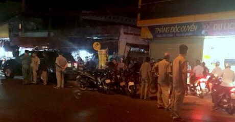 Truy tìm nhóm đối tượng vác dao lao vào nhà hàng chém gục 2 người