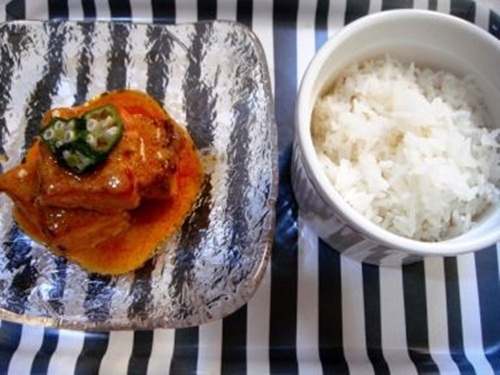 Cách làm món cà ri cá hồi cay thơm nồng cho ngày mưa