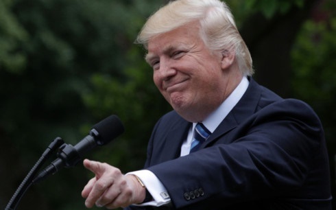 Tổng thống Trump thừa nhận đã 3 lần hỏi Comey liệu mình có bị FBI điều tra