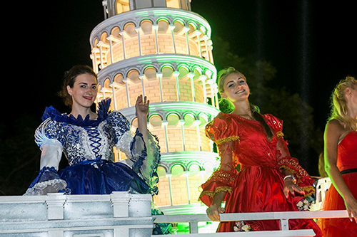 Du khách tiếp tục “ quẩy tưng bừng” tại lễ hội đường phố Đà Nẵng 2017