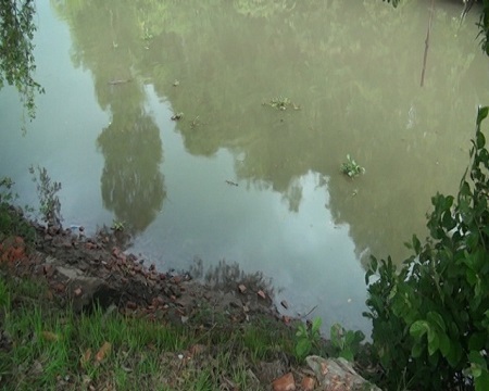 Sẩy chân ngã xuống sông, 2 bà cháu đuối nước thương tâm