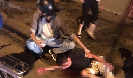 Hỗn chiến trên phố Đại La sau va chạm giao thông, 1 người trọng thương