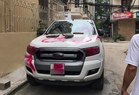 Tin tức mới nhất vụ xe Ford Range bị vẽ sơn chằng chịt ở Hà Nội