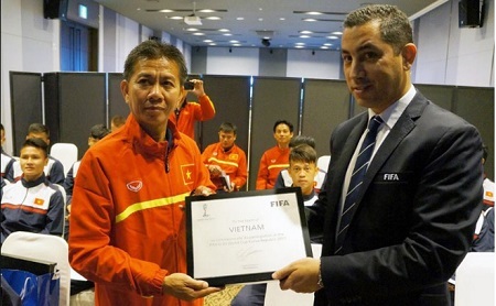 FIFA trao bảng danh vị, tiếp lửa cho U20 Việt Nam trước thềm World Cup
