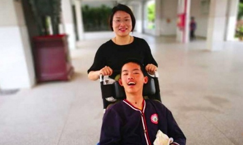 Cô giáo tài trợ 340 triệu, ngày nào cũng đến nói chuyện với học trò hôn mê và phép màu đã đến