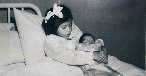 Sự thật câu chuyện về bà mẹ trẻ nhất trong lịch sử sinh con lúc 5 tuổi