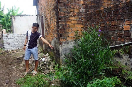 Điều tra vụ người đàn ông tử vong trong tư thế ngồi, cổ quấn dây thắt lưng