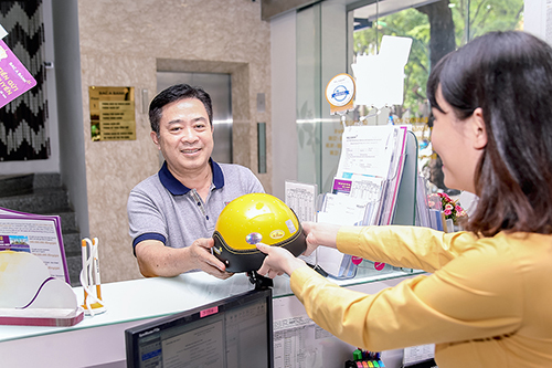 Chào hè, ngân hàng chạy đua tặng tour miễn phí