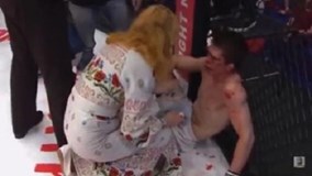 Võ sĩ MMA bị mẹ cho ăn tát vì thua trận