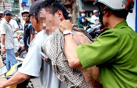 Truy bắt đối tượng cướp súng của công an