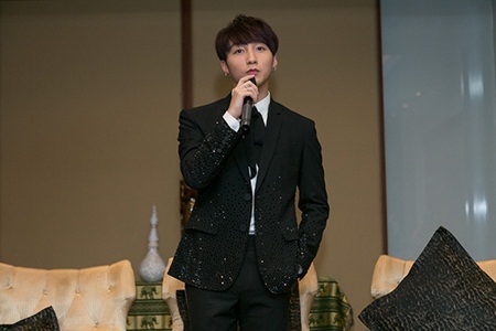 Sơn Tùng M-TP tự tin giao lưu cùng truyền thông quốc tế