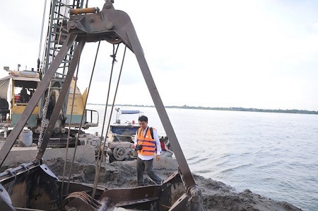 Yêu cầu 4 Chủ tịch tỉnh chỉ đạo điều tra khai thác cát trái phép