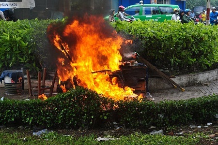 Nghi vấn Việt kiều Úc tự thiêu, nhảy từ tầng 5 xuống đất tử vong