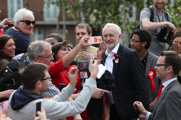 Bầu cử Anh: Các đảng nỗ lực vận động cử tri trong giờ chót