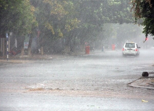 Dự báo thời tiết 10/6: Bắc Bộ nắng nóng  34 độ C, đề phòng mưa đá