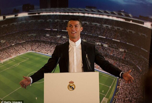 Cristiano Ronaldo bị kiện ra tòa tội trốn thuế 13 triệu bảng