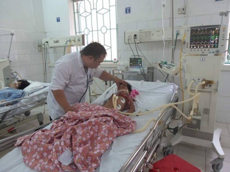 Ba trẻ ở Cao Bằng nhập viện cấp cứu nghi ngộ độc thực phẩm