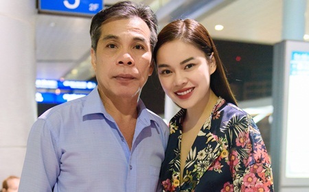 Con gái nổi tiếng, cha Giang Hồng Ngọc vẫn chạy Grab