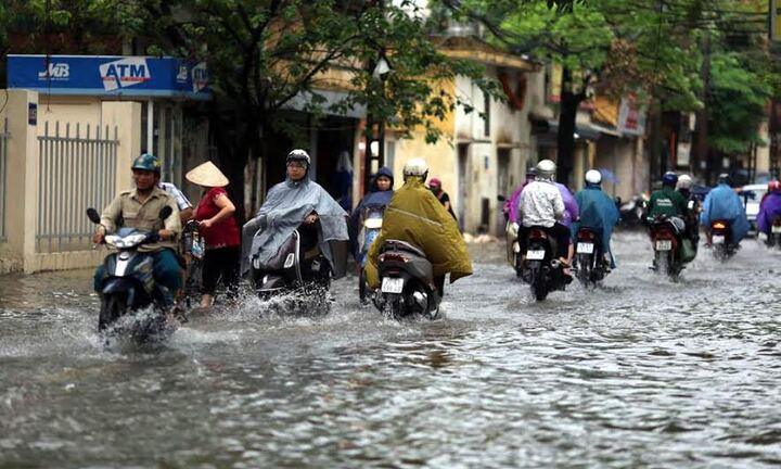 Dự báo thời tiết 17/6: Cuối tuần Bắc Bộ “chìm” trong mưa lớn, Hà Nội đề phòng ngập úng