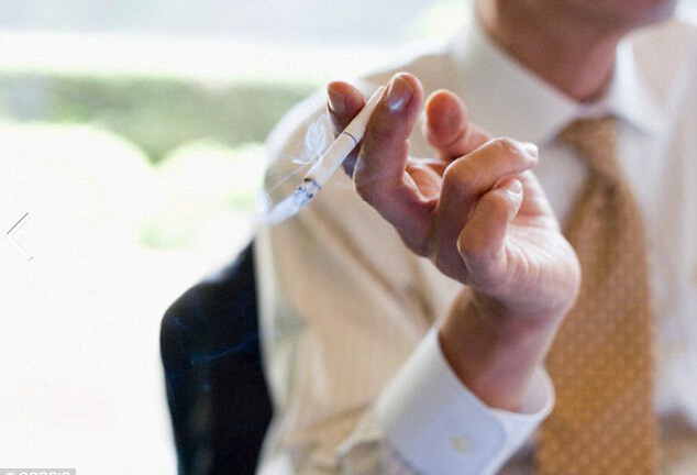 Cậu bé 5 tuổi phát hiện ung thư phổi giai đoạn cuối và câu chuyện những người hút thuốc nơi công sở