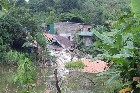 Biệt thự 4 tỷ bất ngờ đổ sập trong đêm