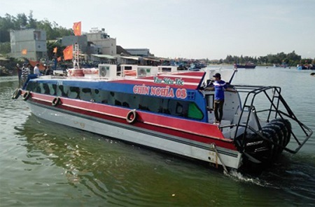 Quảng Ngãi chở đề thi THPT quốc gia 2017 ra đảo bằng tàu siêu tốc