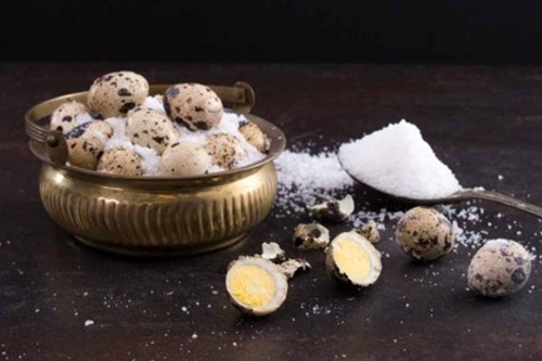 Cách làm trứng chim cút muối - món ăn vặt nổi tiềng của Hồng Kông