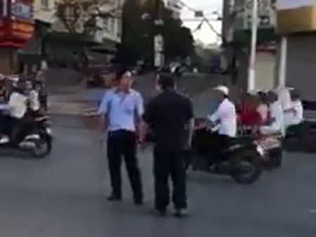 Giám đốc, phó giám đốc trường chính trị và nữ kế toán 