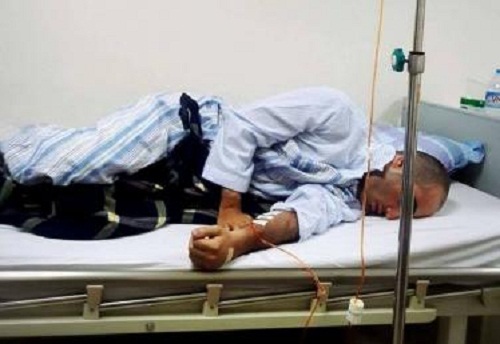 Một mình đến Việt Nam dạy học, thầy giáo ngoại quốc đang chống chọi bệnh ung thư máu