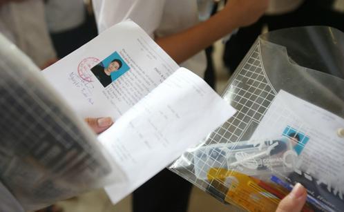 Bắt đối tượng sửa chứng minh thư, thi hộ tốt nghiệp THPT giá 100 triệu đồng