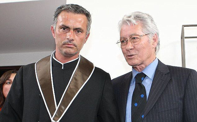 Mourinho nhận tin cực buồn về gia đình trong kỳ nghỉ ở Bồ Đào Nha