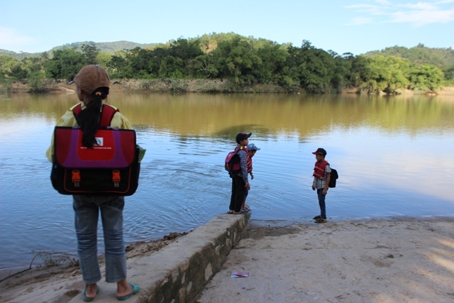 Lùa trâu qua sông, hai anh em họ đuối nước thương tâm