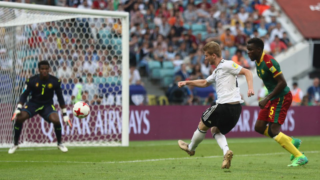 Hạ gục Cameroon, Đức gặp Mexico ở bán kết