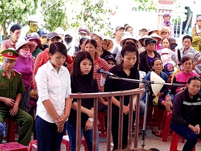 Tuyên án nhóm người đánh hội đồng, lột quần áo thiếu nữ tại quán cà phê