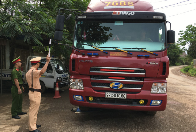 Thủ tướng yêu cầu kiểm soát chặt tình trạng xe quá tải