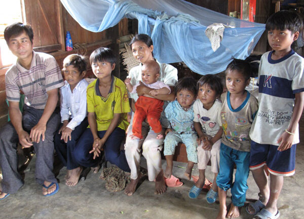 Chuyện người sinh 12 con ở làng “siêu đẻ” trên đất Việt