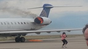 Hành khách rụng rời nhìn động cơ máy bay cháy như đuốc