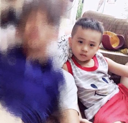Bé trai 6 tuổi mất tích bí ẩn, nghi bị 2 phụ nữ bắt cóc