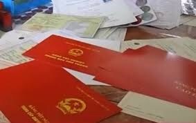 Hà Nội: Tạm đình chỉ công tác Phó Chủ tịch xã 10 năm dùng bằng đại học giả